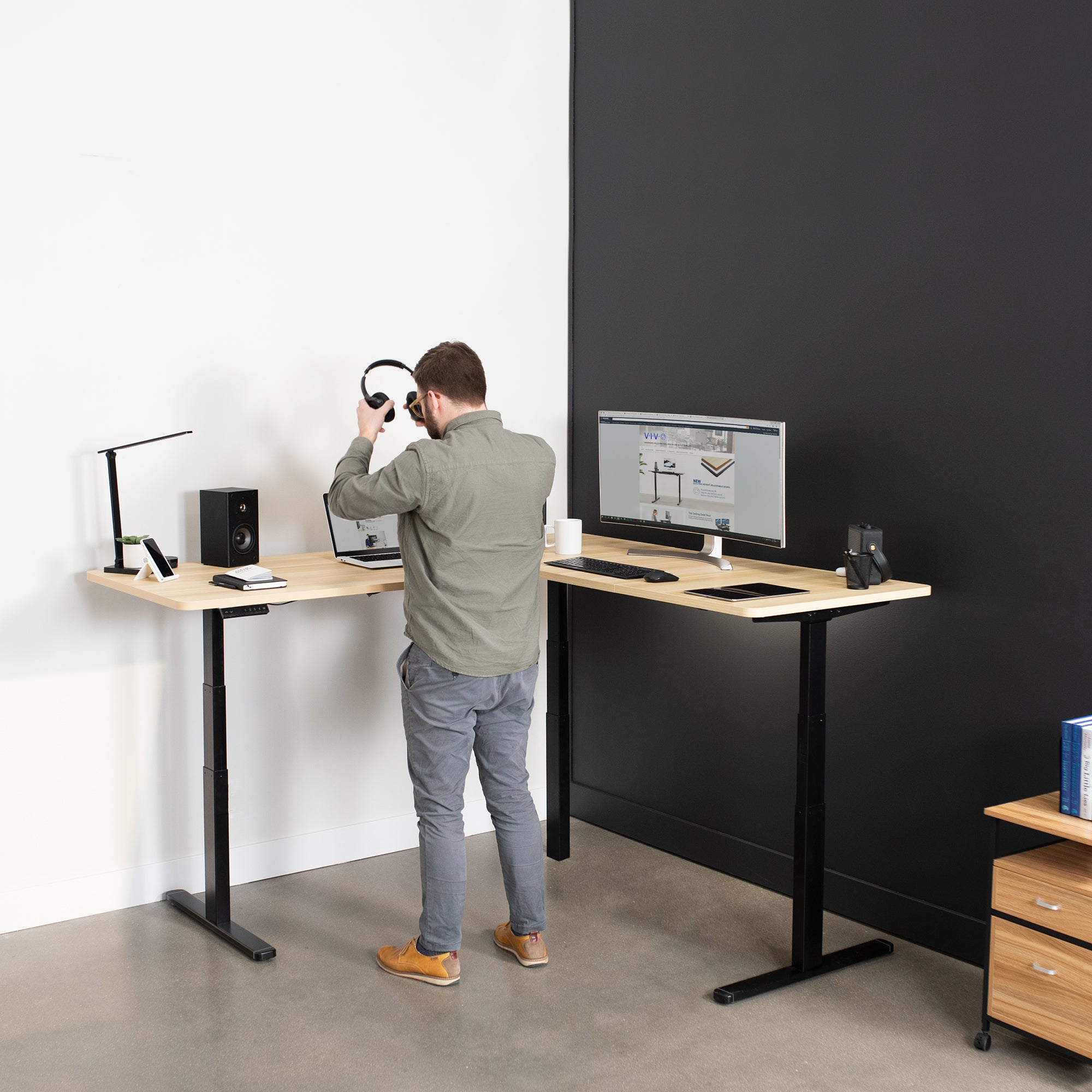 Sit or stand, 3-stage column, heavy-duty, L-shaped corner desk from VIVO. 