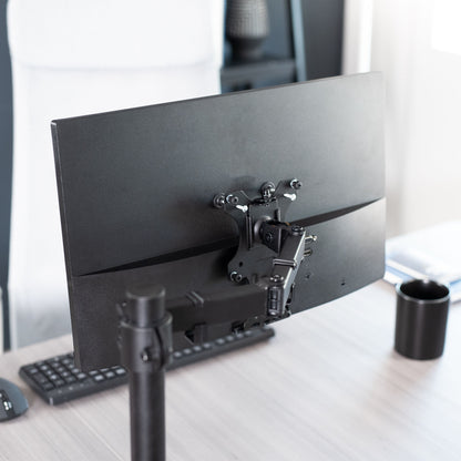 Quick attach VESA adapter for HP monitor mounting capabilities.