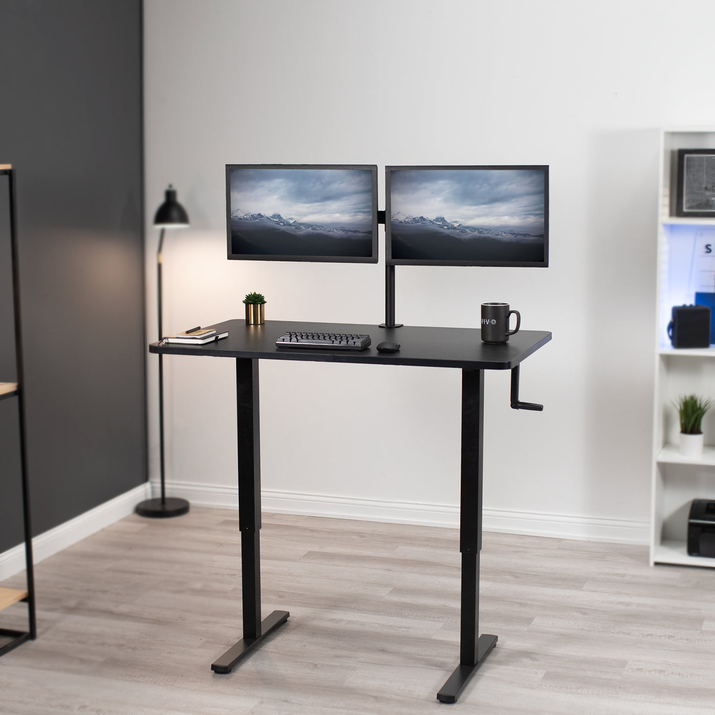 Standing height adjustable ergonomic desk with manual height adjustment